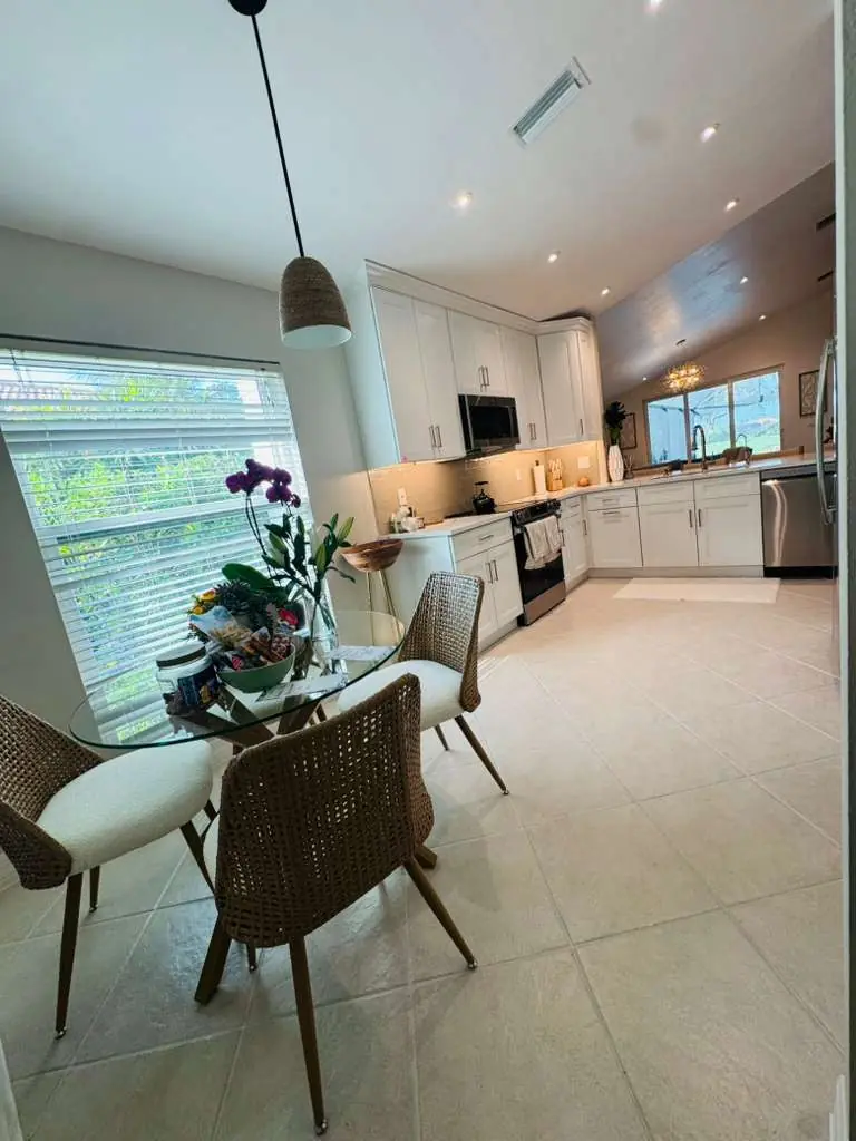 Completed kitchen remodel in Pelican Bay, Naples FL - custom cabinetry by GC Pro West